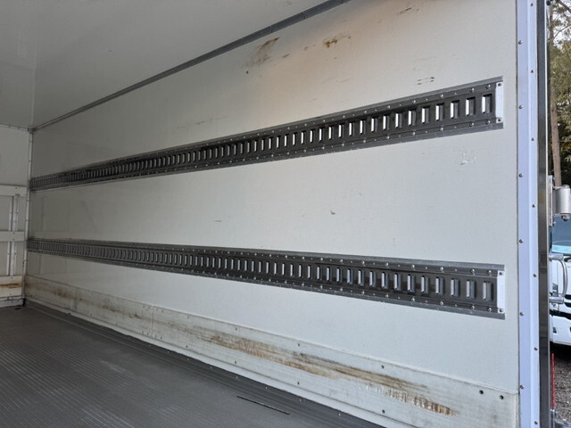 日野デュトロ冷凍車（冷蔵車）小型（2t・3t）[写真27]