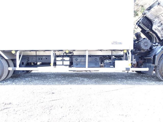 いすゞフォワード冷凍車（冷蔵車）中型（4t）[写真18]