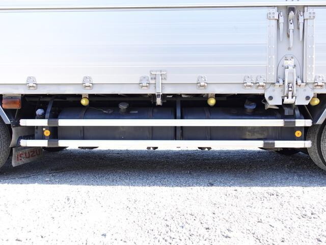 いすゞギガアルミウイング大型（10t）[写真22]