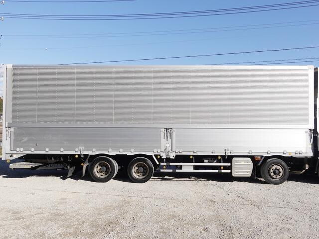 いすゞギガアルミウイング大型（10t）[写真08]