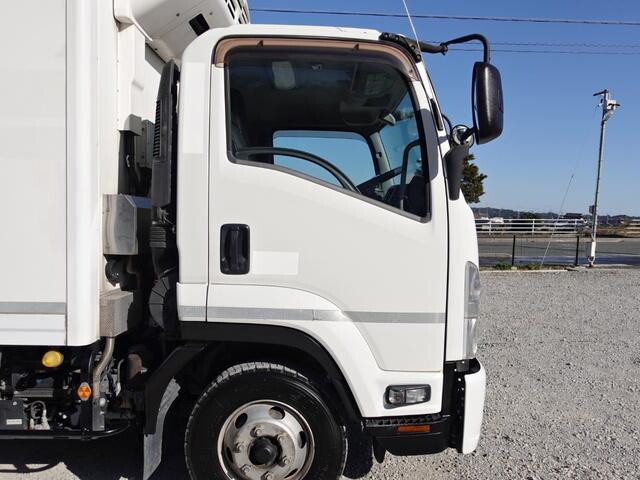 いすゞフォワード冷凍車（冷蔵車）中型（4t）[写真07]