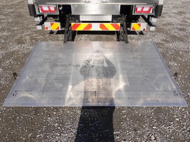 いすゞフォワードアルミウイング中型（4t）[写真13]