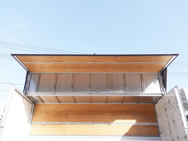 いすゞフォワードアルミウイング中型（4t）[写真15]