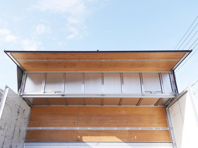 いすゞフォワードアルミウイング中型（4t）[写真16]