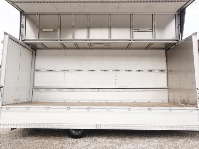 三菱ふそうファイターアルミウイング中型（4t）[写真13]