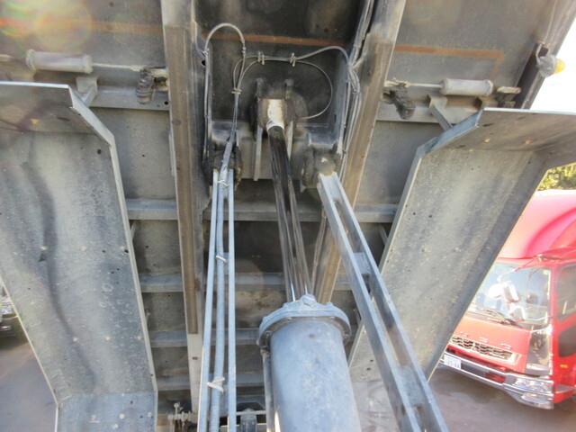 いすゞギガダンプ大型（10t）[写真31]