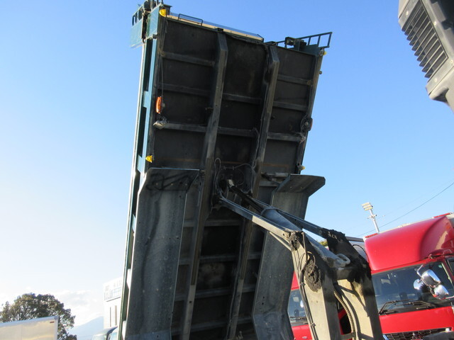 いすゞギガダンプ大型（10t）[写真32]