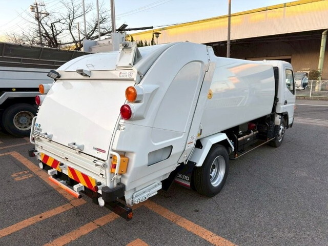 三菱ふそうキャンターパッカー車（塵芥車）小型（2t・3t）[写真04]