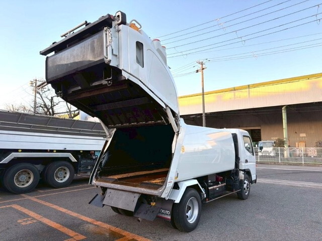 三菱ふそうキャンターパッカー車（塵芥車）小型（2t・3t）[写真05]