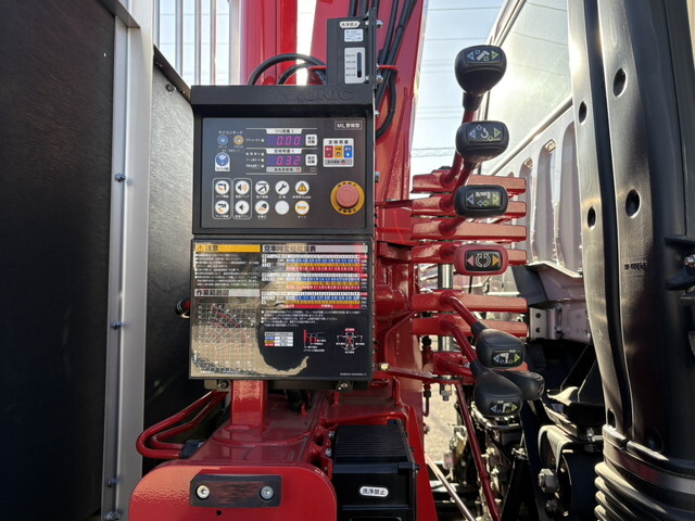 三菱ふそうファイターセルフクレーン4段増トン（6t・8t）[写真17]