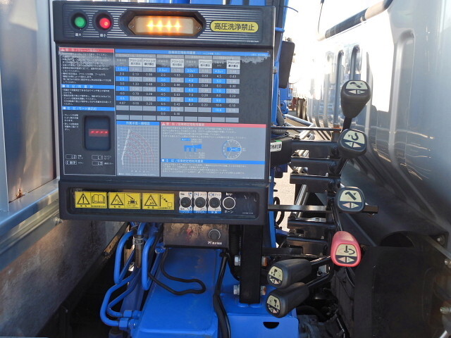 いすゞエルフクレーン5段小型（2t・3t）[写真30]