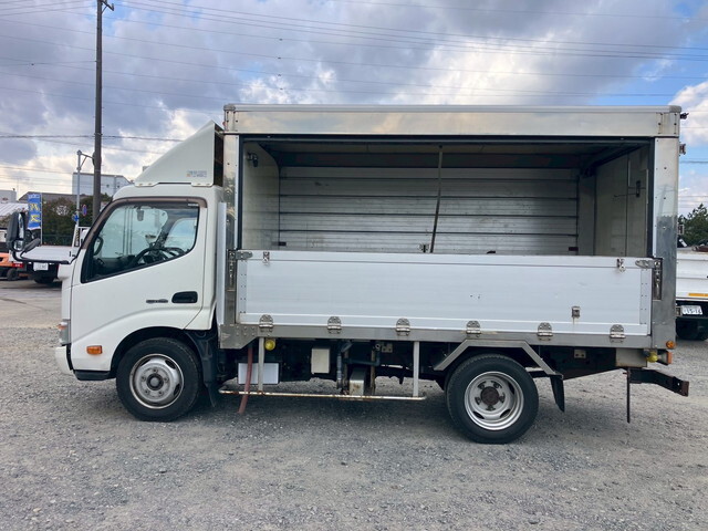 日野デュトロアルミバン小型（2t・3t）[写真06]