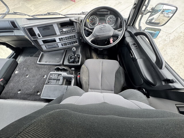 日野プロフィアトレーラーヘッド（トラクターヘッド）大型（10t）[写真10]