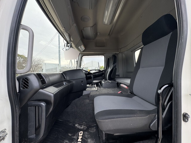 日野プロフィアトレーラーヘッド（トラクターヘッド）大型（10t）[写真11]