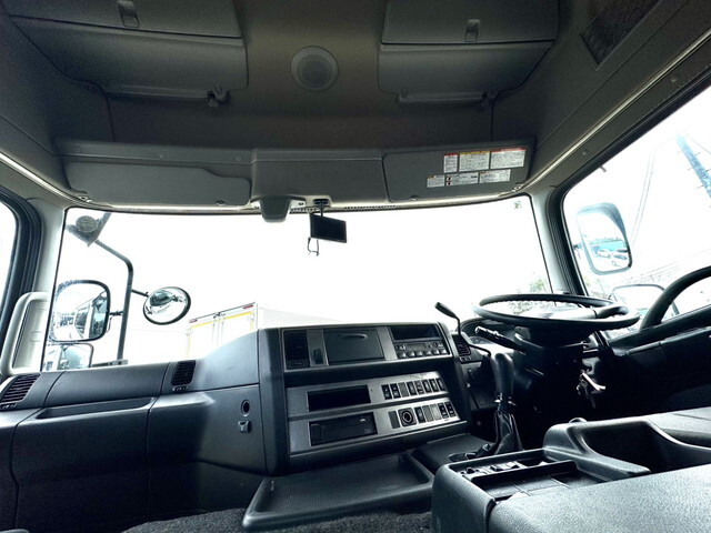 日野プロフィアトレーラーヘッド（トラクターヘッド）大型（10t）[写真12]