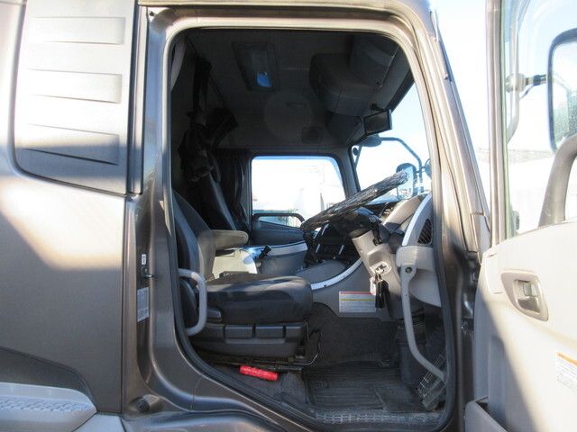 UDトラックスクオンアルミウイング大型（10t）[写真11]