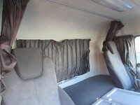 UDトラックスクオンアルミウイング大型（10t）[写真14]