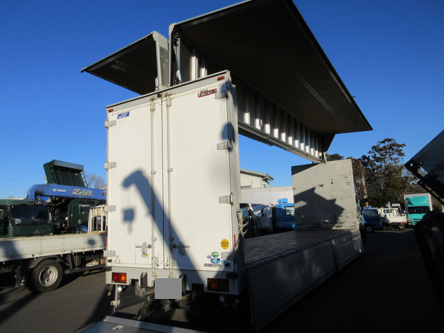 UDトラックスクオンアルミウイング大型（10t）[写真02]