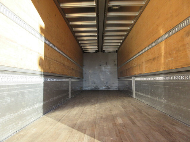 UDトラックスクオンアルミウイング大型（10t）[写真26]