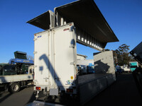 UDトラックスクオンアルミウイング大型（10t）[写真02]