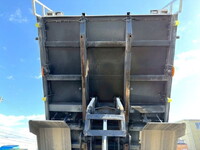 いすゞギガダンプ大型（10t）[写真12]