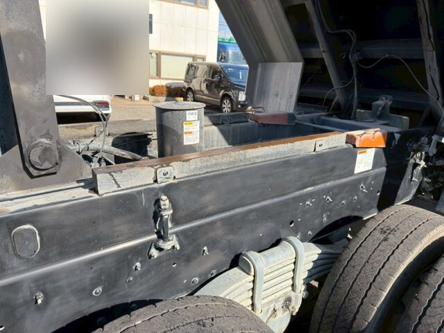 いすゞギガダンプ大型（10t）[写真13]