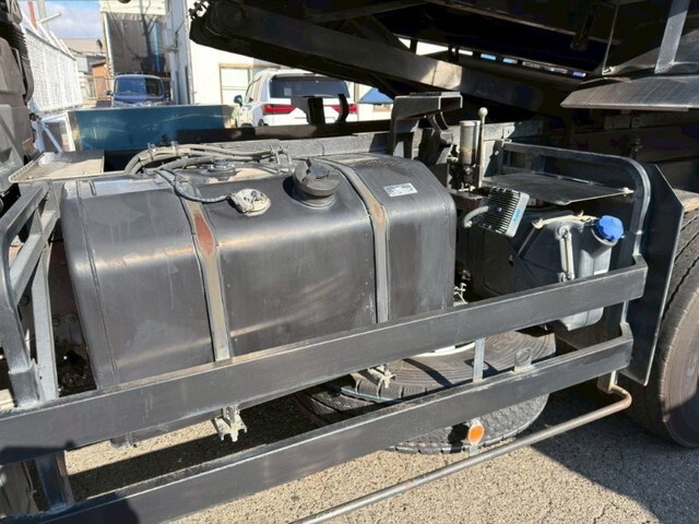 いすゞギガダンプ大型（10t）[写真16]