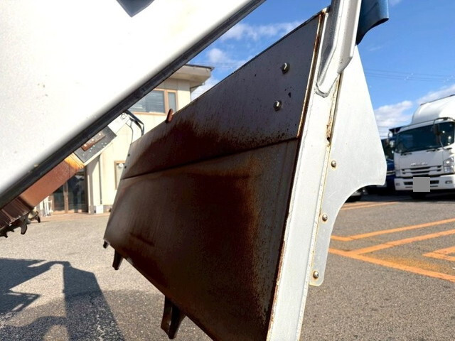 いすゞギガダンプ大型（10t）[写真09]