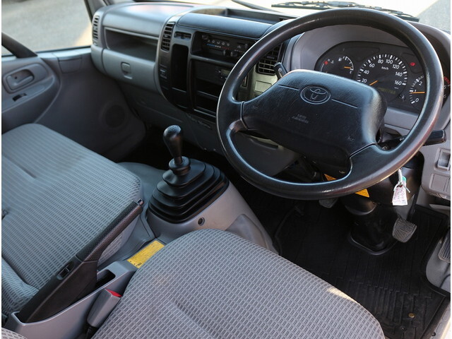 トヨタトヨエース平ボディ小型（2t・3t）[写真15]