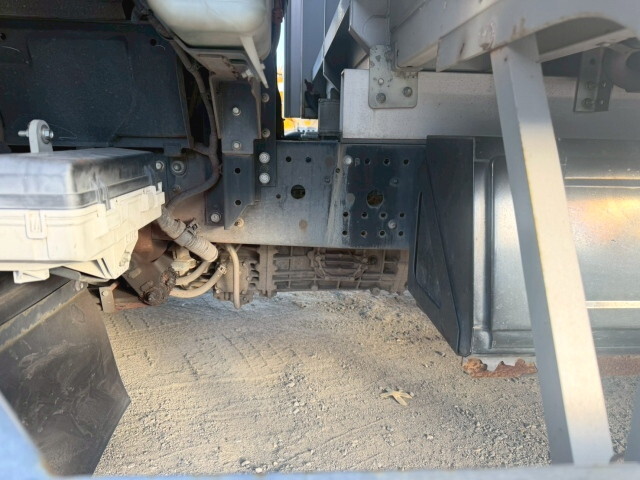 いすゞフォワードアルミウイング中型（4t）[写真30]