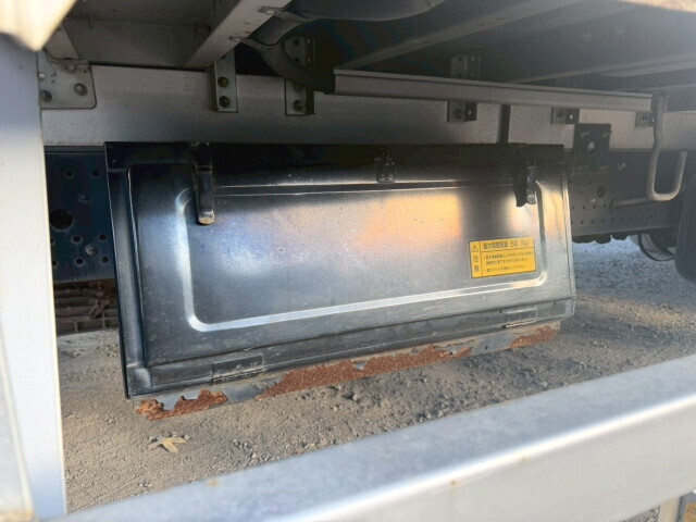 いすゞフォワードアルミウイング中型（4t）[写真34]