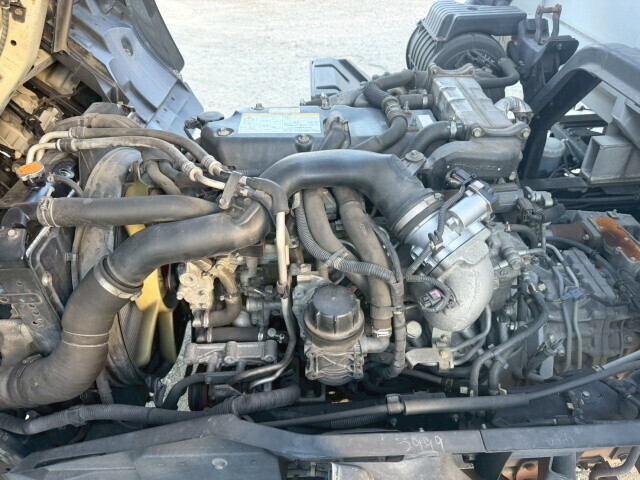 いすゞフォワードアルミウイング中型（4t）[写真39]