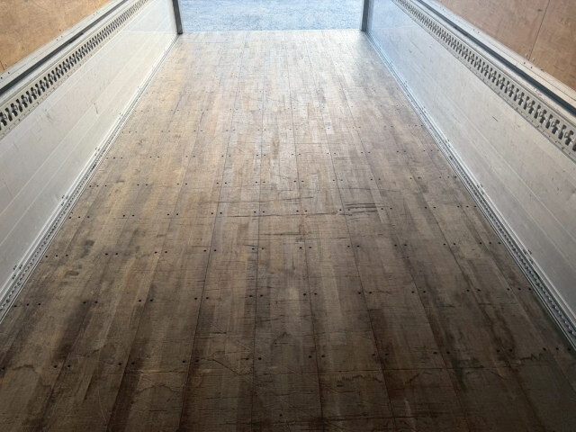 いすゞフォワードアルミウイング中型（4t）[写真05]