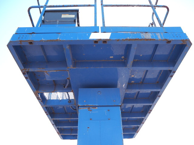 いすゞエルフ高所作業車小型（2t・3t）[写真16]