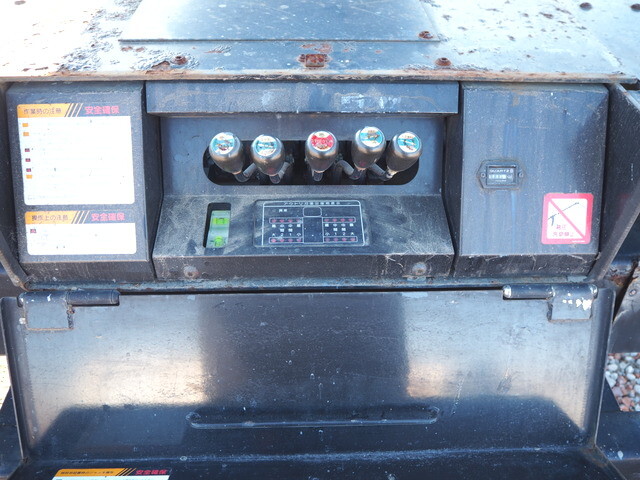 いすゞエルフ高所作業車小型（2t・3t）[写真24]