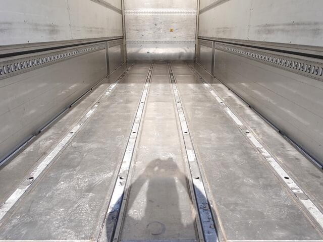 日野プロフィア冷蔵冷凍ウイング大型（10t）[写真14]