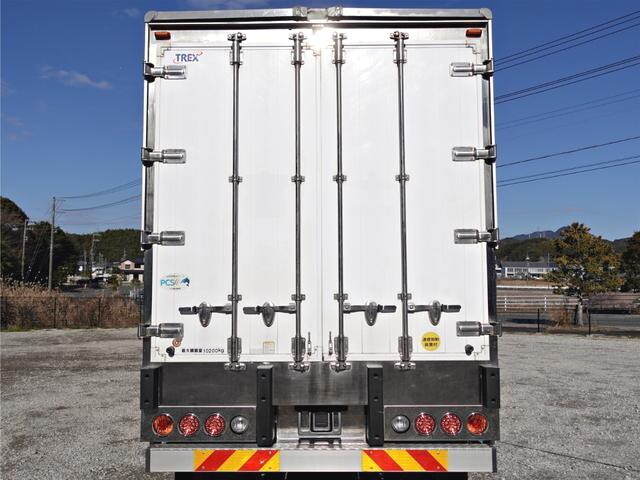 日野プロフィア冷蔵冷凍ウイング大型（10t）[写真02]