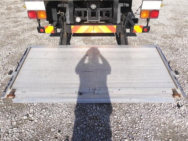 いすゞフォワード冷凍車（冷蔵車）中型（4t）[写真12]