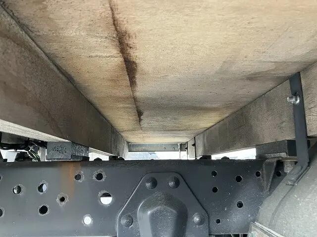 いすゞエルフ平ボディ小型（2t・3t）[写真26]