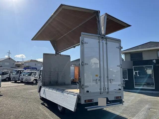 三菱ふそうキャンターアルミウイング小型（2t・3t）[写真02]