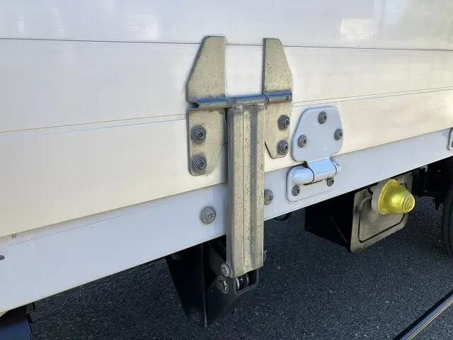 三菱ふそうキャンターアルミウイング小型（2t・3t）[写真20]