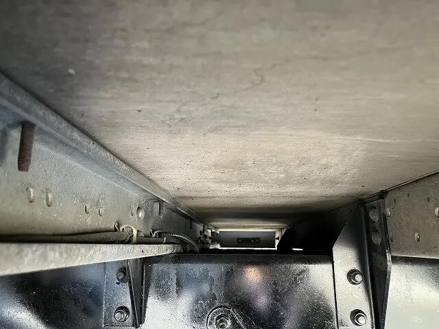 三菱ふそうキャンターアルミウイング小型（2t・3t）[写真25]