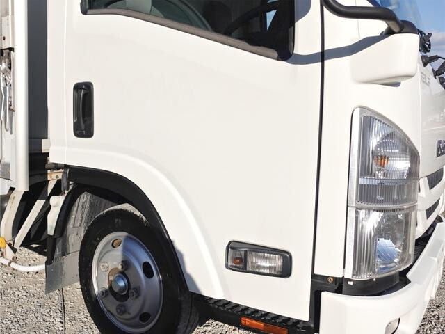 いすゞエルフアルミウイング小型（2t・3t）[写真05]