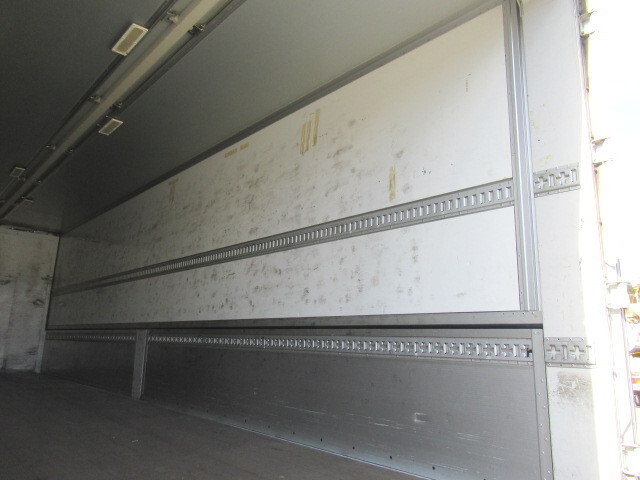 三菱ふそうスーパーグレートパネルウイング大型（10t）[写真10]