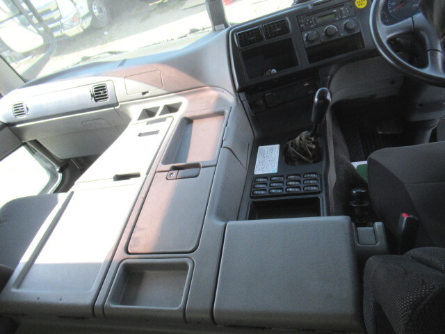 三菱ふそうスーパーグレートパネルウイング大型（10t）[写真25]