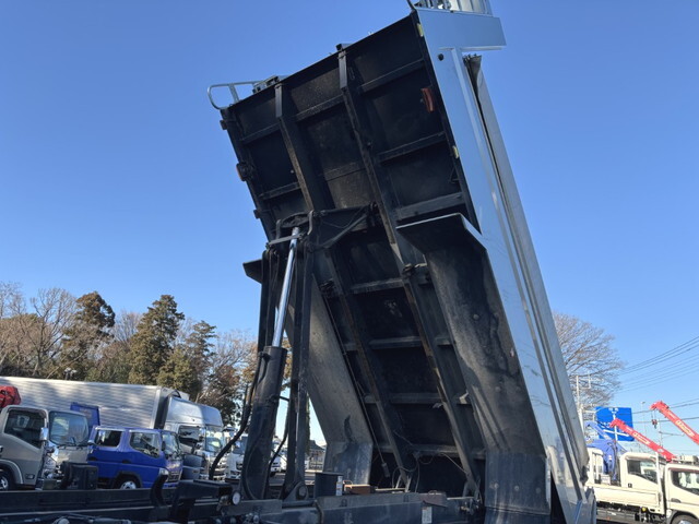 三菱ふそうスーパーグレートダンプ大型（10t）[写真22]