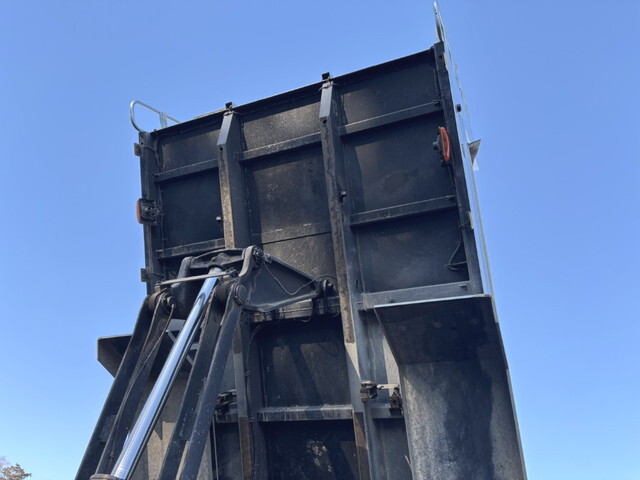 三菱ふそうスーパーグレートダンプ大型（10t）[写真23]