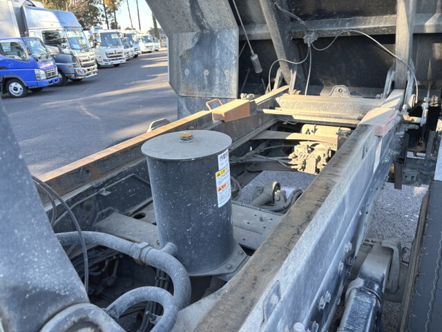 三菱ふそうスーパーグレートダンプ大型（10t）[写真27]