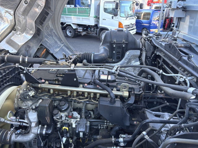 三菱ふそうスーパーグレートダンプ大型（10t）[写真34]