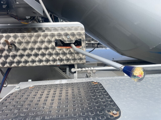 三菱ふそうスーパーグレートミキサー車（コンクリートミキサー）大型（10t）[写真10]